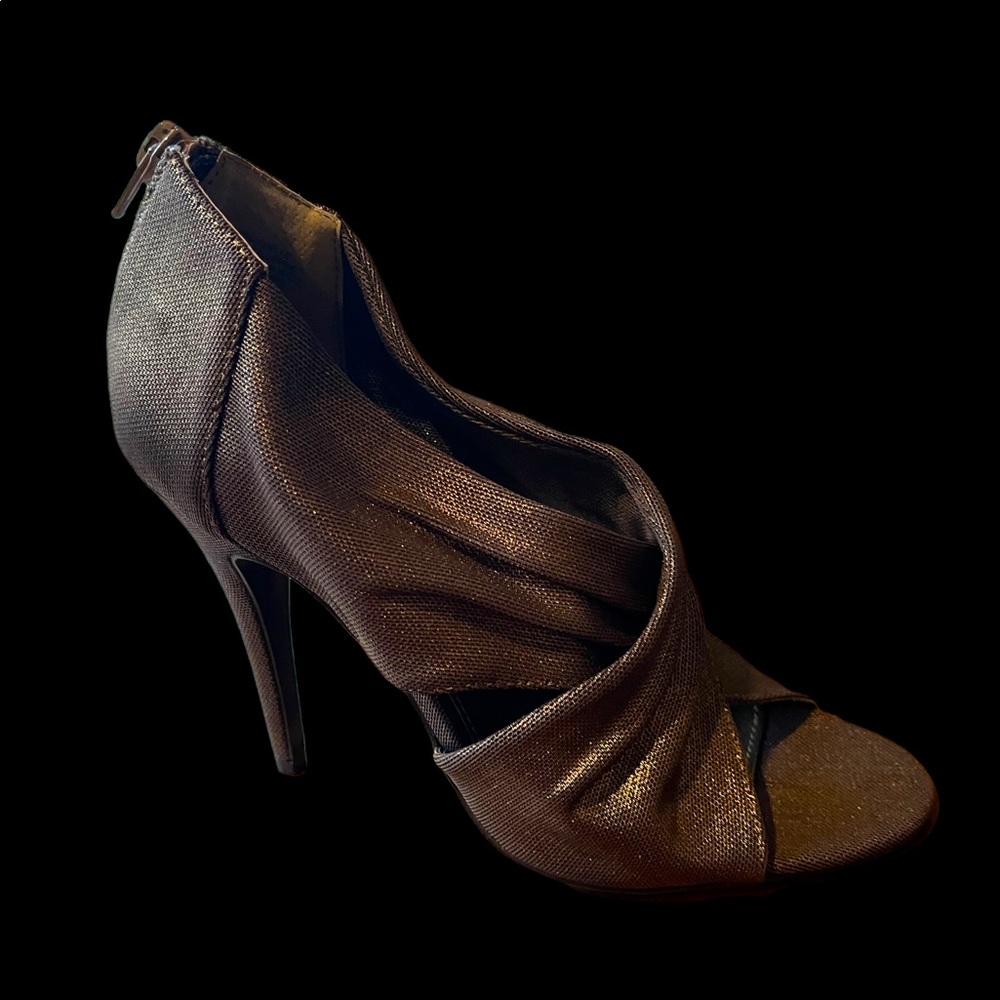 Bronze Crisscrossed Dressy Pump!
